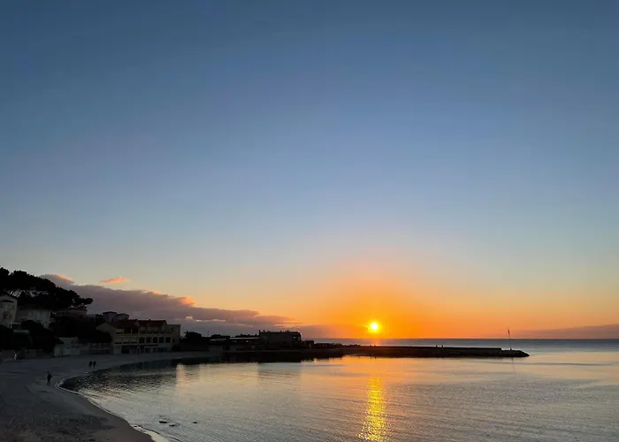 Tout Proche Gare Et Port, Vue Mer, Clim Et Parking