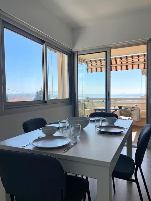 Appartement Proche Gare Et Port, Vue Mer, Clim Et Parking Bandol