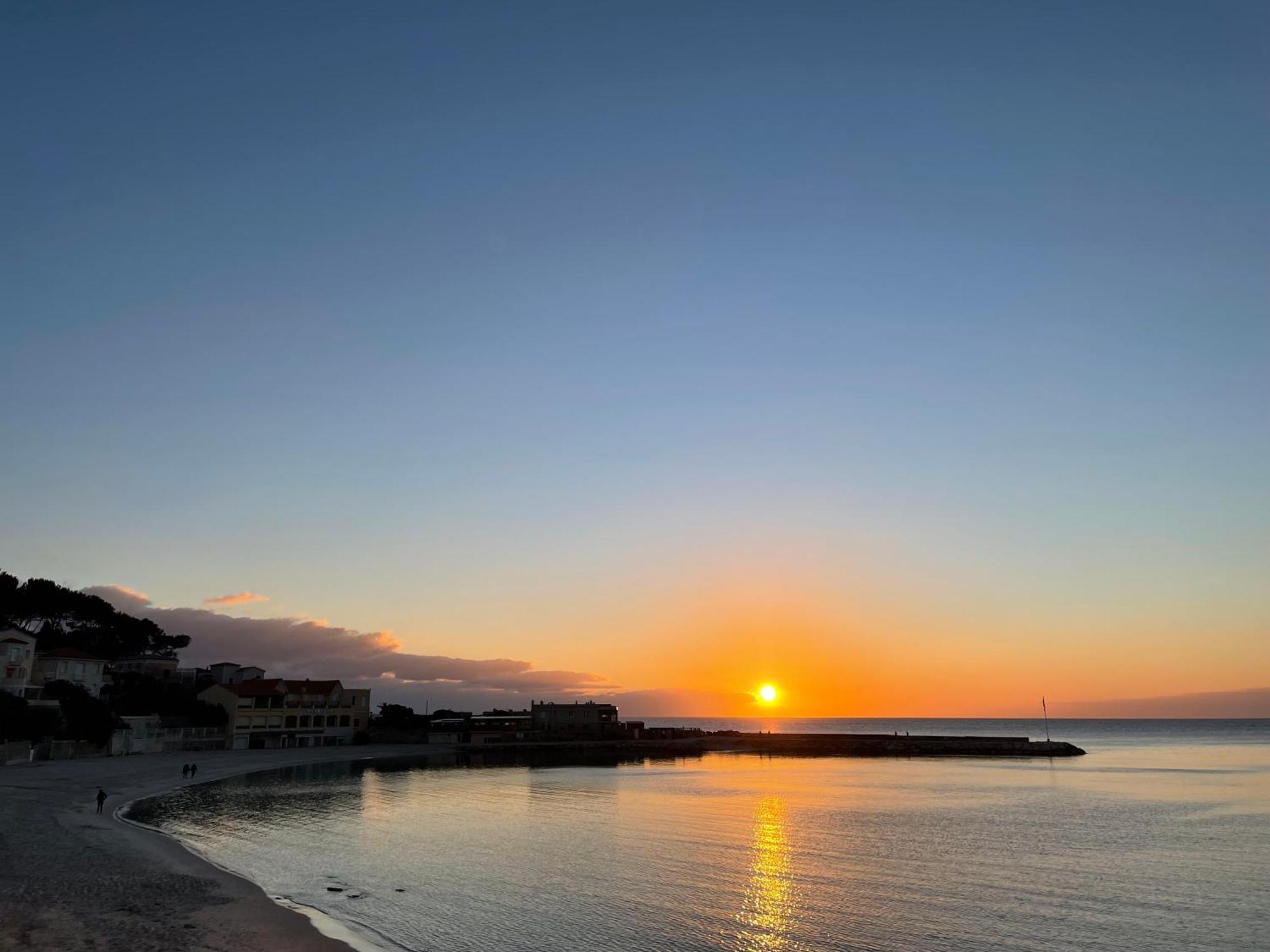Apartment Proche Gare Et Port, Vue Mer, Clim Et Parking Bandol